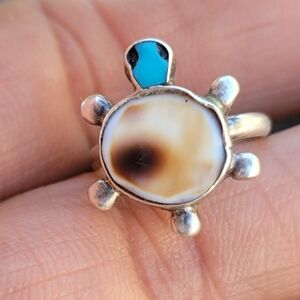 Vintage Native American Zuni handmade turquoise cowrie shell ring midi pinky 925
